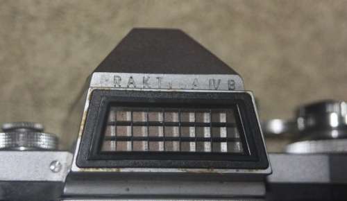 VINTAGE PRAKTICA IV B CAMERA IN CASE MADE IN WEST GERMANY PLUS BRAUN NURNBERG LENS CASE