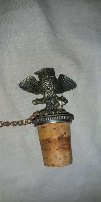Metal owl bottle stopper with bottle neck chain