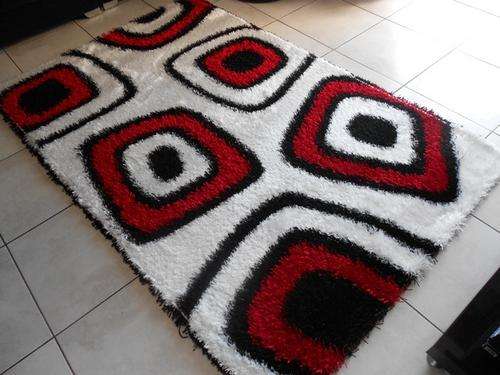 Shaggy Rug - Black, White & Red