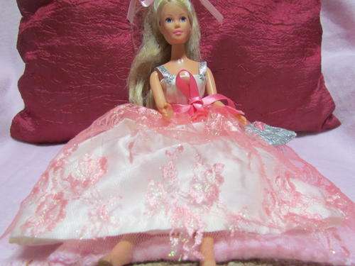 BARBIE WITH A SILVER HANDBAG!!