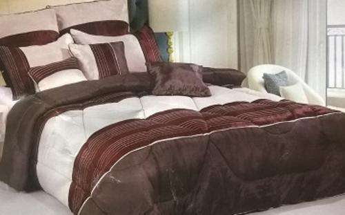 KING SIZE COMFORTER  SET -MAROON AND BEIGE
