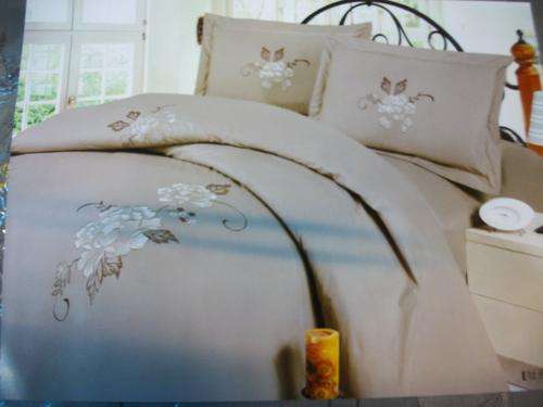 6 PIECE BEDDING SET (Range 1 = R140)