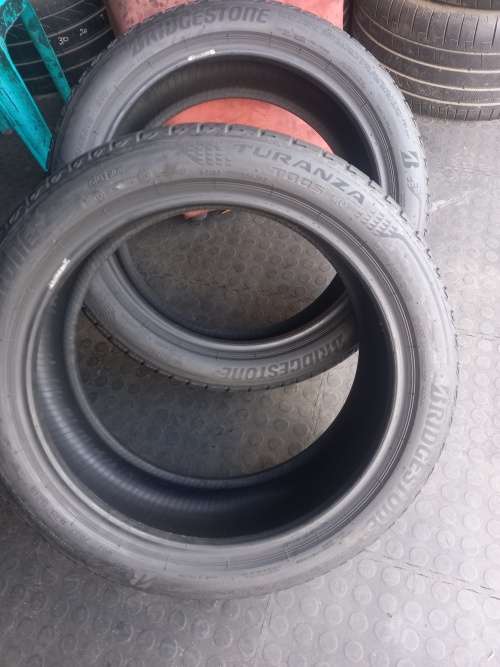 225/45/18 × 2 Bridgestone Tyres. Tyres are non runflat