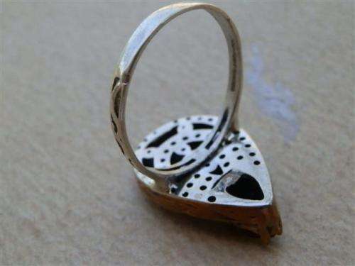 Lovely sterling silver ruby and garnet ring - weight 4.81 g.