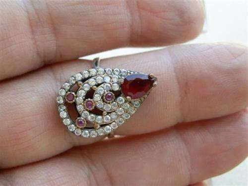 Lovely sterling silver ruby and garnet ring - weight 4.81 g.