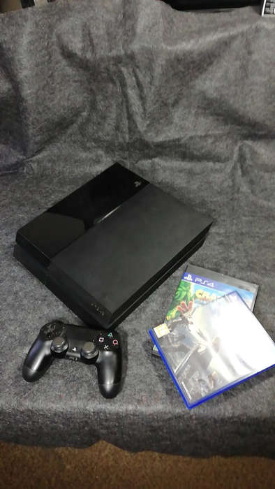 PlayStation 4, 500GB, 1x Wireless PS4 Remote, Final Fantasy 15, Crash Bandicoot `n Sane Trilogy.