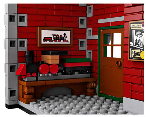 LEGO 71044 Disney Train and Station (Discontinued by Manufacturer 2019) Collectors Grail