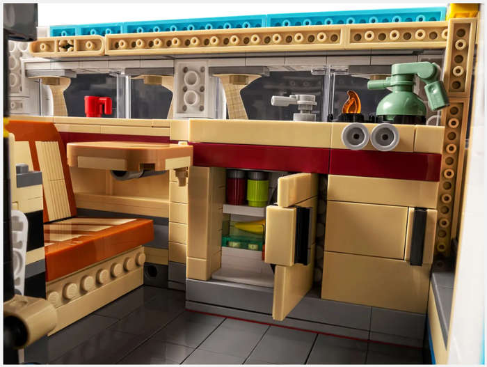 LEGO 10279 Volkswagen T2 Camper Van (Discontinued by Manufacturer 2021) Collectors Grail