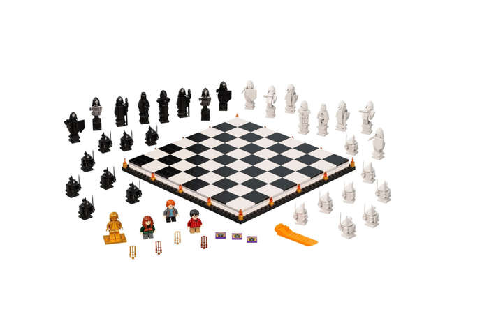 LEGO 76392 Harry Potter Hogwarts Wizard`s Chess (Discontinued by Manufacturer 2021)