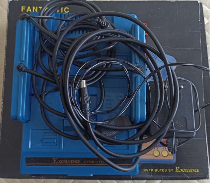 Original TV game in box. Includes 5 cartridges.Second hand.