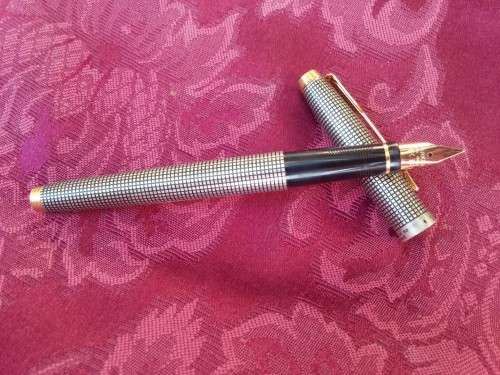 Parker 75 Sterling silver Fountain Pen - 14k  solid Gold "Fine" Nib Date marked Q