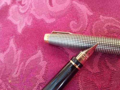 Parker 75 Sterling silver Fountain Pen - 14k  solid Gold "Fine" Nib Date marked Q