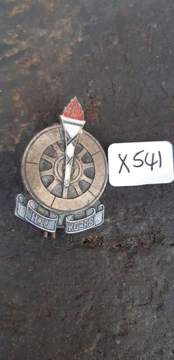 Early type Voortrekker Beret Badge