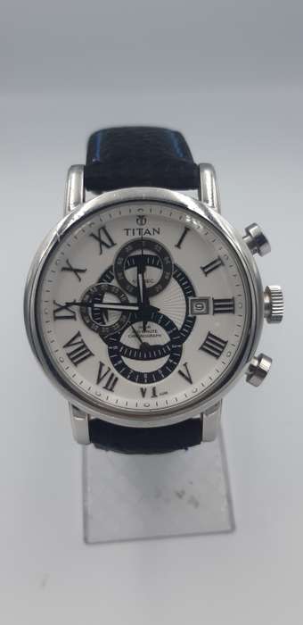 Titan Chronograph watch. 45mm diameter