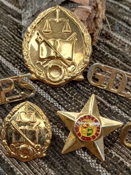 Collection of isignia