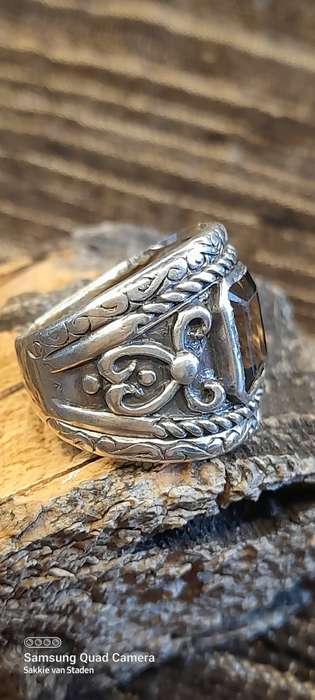 Sterling silver Vintage ladies ring with large brown stone Size L.5 No Box!
