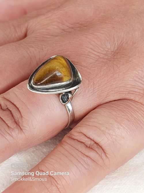Antique vintage ladies ring with tiger eye stone Size: R.5
