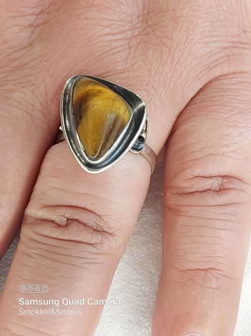 Antique vintage ladies ring with tiger eye stone Size: R.5