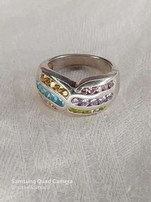 Sterling silver ladies ring with multi color Size: M.5