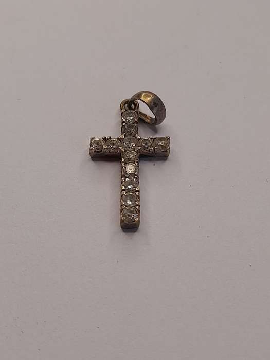 Sterling silver cross pendant
