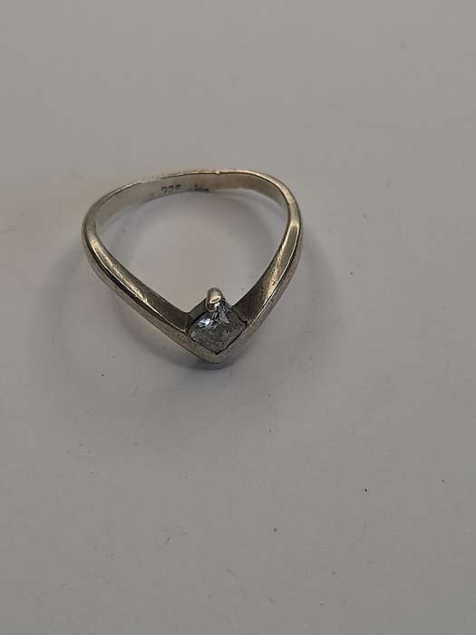 Sterling silver ladies ring Size: M NO BOX