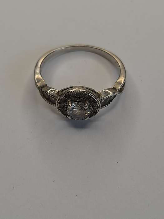 Sterling silver ladies ring Size: R NO BOX
