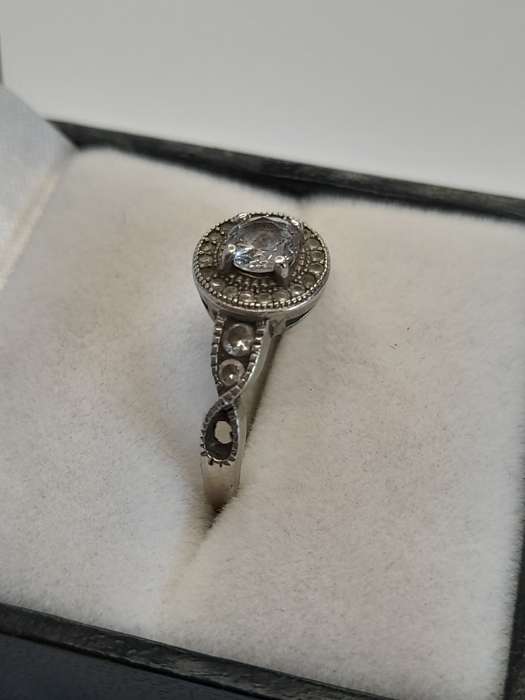 Sterling silver ladies ring Size: R NO BOX