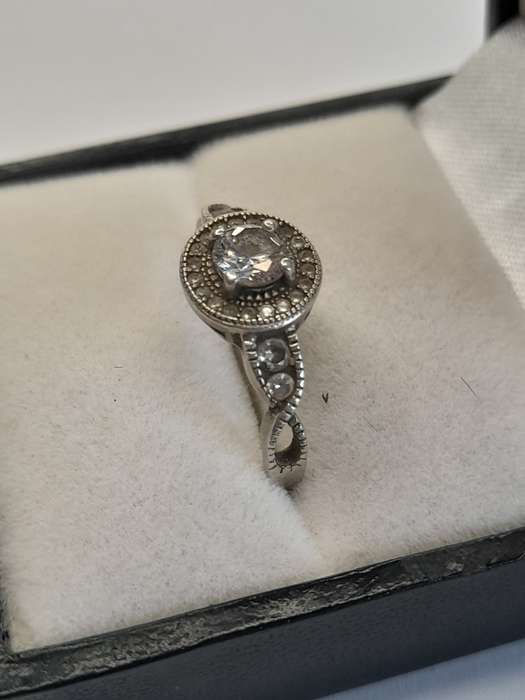 Sterling silver ladies ring Size: R NO BOX