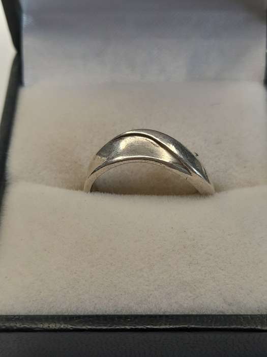 Sterling silver ladies ring Size: K NO BOX
