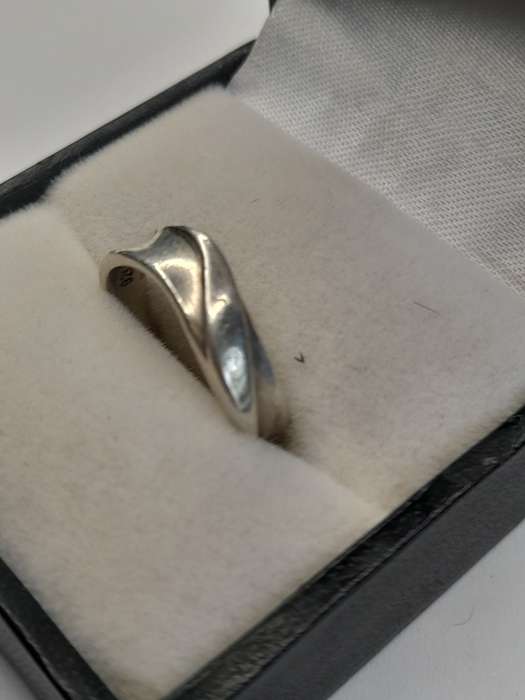 Sterling silver ladies ring Size: K NO BOX