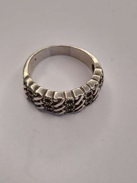 Sterling silver ladies ring Size: K.5 NO BOX