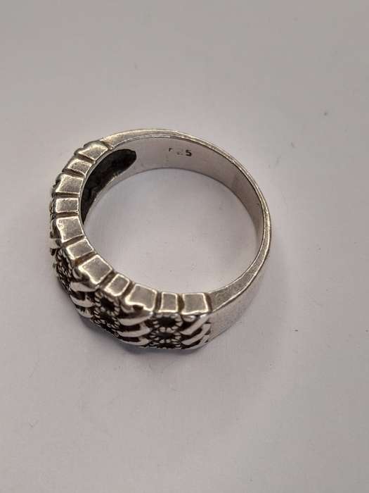 Sterling silver ladies ring Size: K.5 NO BOX