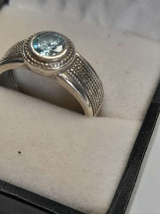 Sterling silver ladies ring Size: Q NO BOX