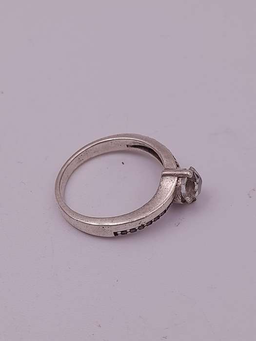 Sterling silver ladies ring Size: M NO BOX