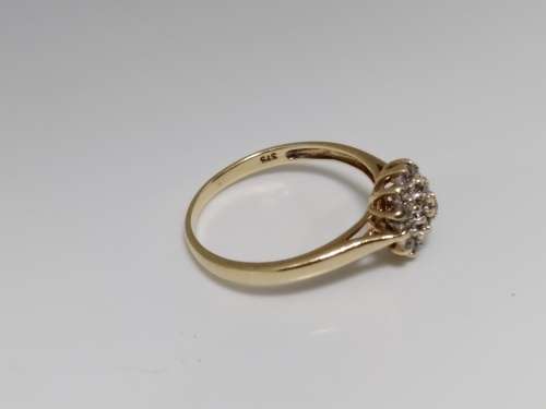 9ct Gold Diamond engagement ring - PRE=OWNED