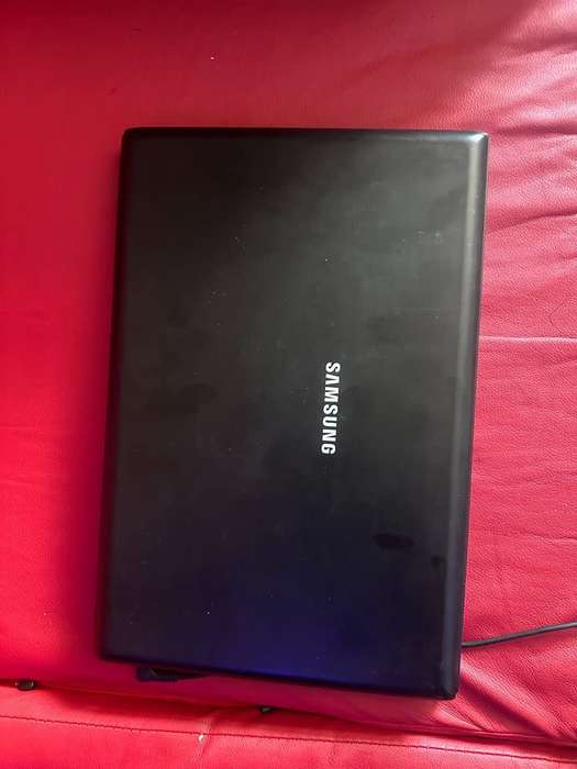Samsung R519 15.6-inch Laptop (Intel Dual Core, 2GB RAM, 250GB HDD)It works on charger
