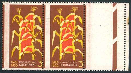 South Africa 1966 "Republic Fifth Anniversary" 3c marginal pair with Varieties (**)