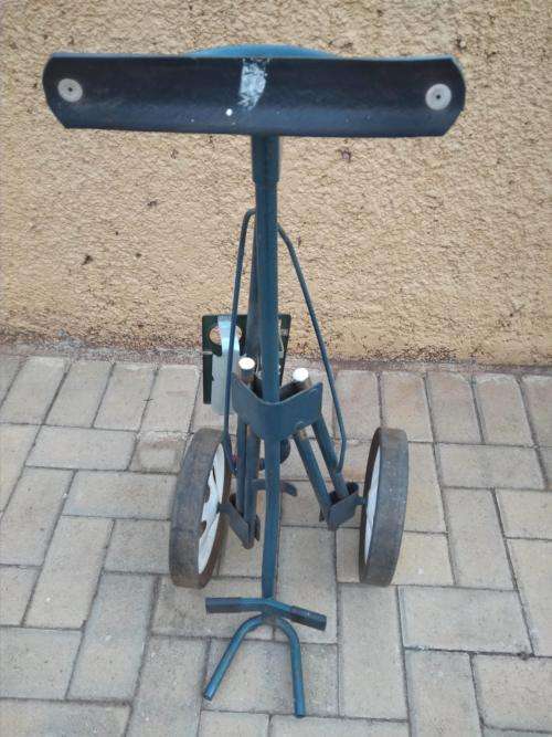 Vintage Golf Pull Cart/ carrier (in working condition)