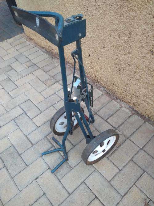 Vintage Golf Pull Cart/ carrier (in working condition)