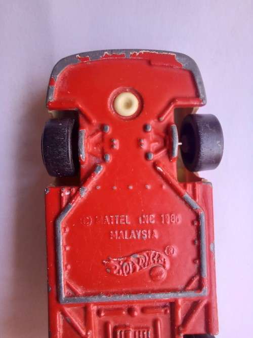 HOT WHEELS Ferrari Testarossa Red Diecast Car - Color FX (1986, Malaysia)