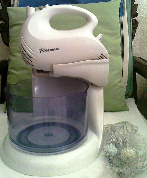 Pineware Stand & Bowl Mixer, with all attachment