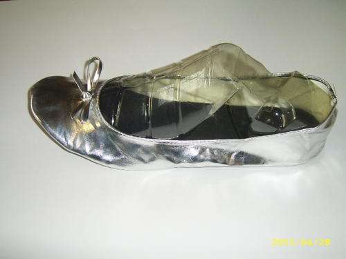 FOLD UP PUMPS.BACKUP SHOES FITS INTO YOUR HANDBAG. SILVER SIZE 3-4 SMALL