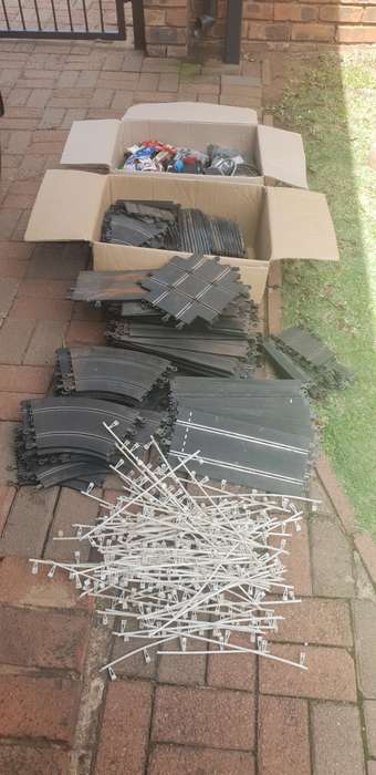 Scalextric Scrapyard Items (Collection only)