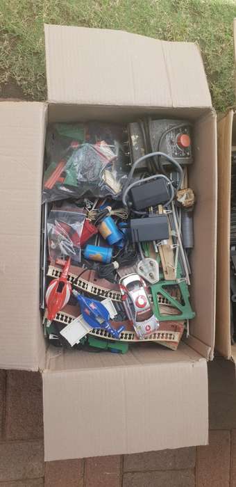 Scalextric Scrapyard Items (Collection only)