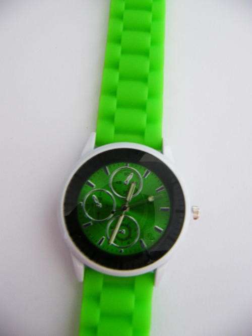 LAST ONE!!! COOL UNISEX GEL STRAP WATCH - GREAT GIFT FOR YOUNG AND OLD
