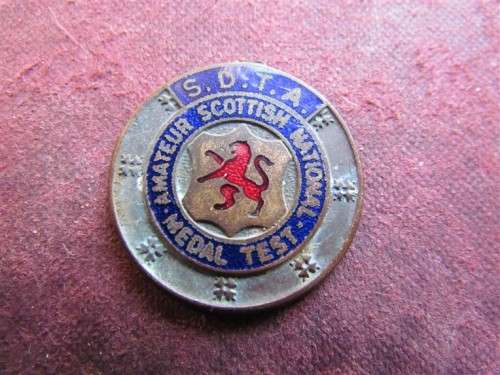 S.D.T.A. Scottish Highlands Dancing SA Tour 1974 Badge