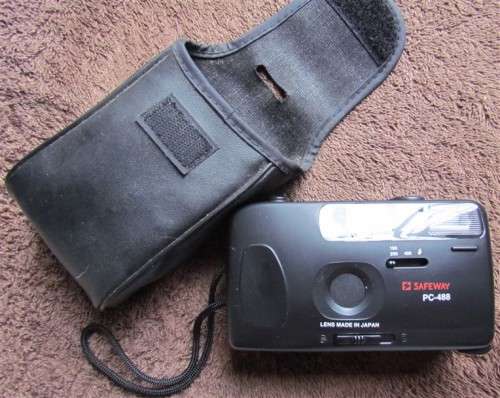 Vintage Film Camera + Cover - Not tested , Sold As Is - all looks in order