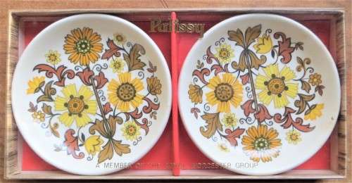 The Royal Worcester Group - Small Plates in Box - Palissy