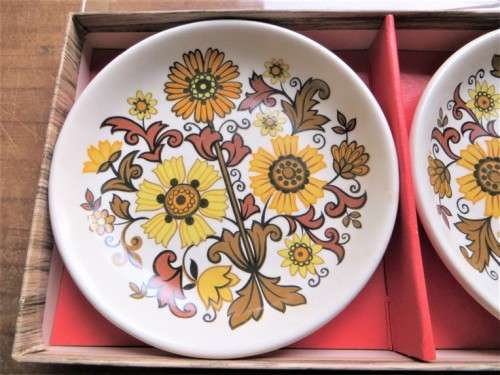 The Royal Worcester Group - Small Plates in Box - Palissy