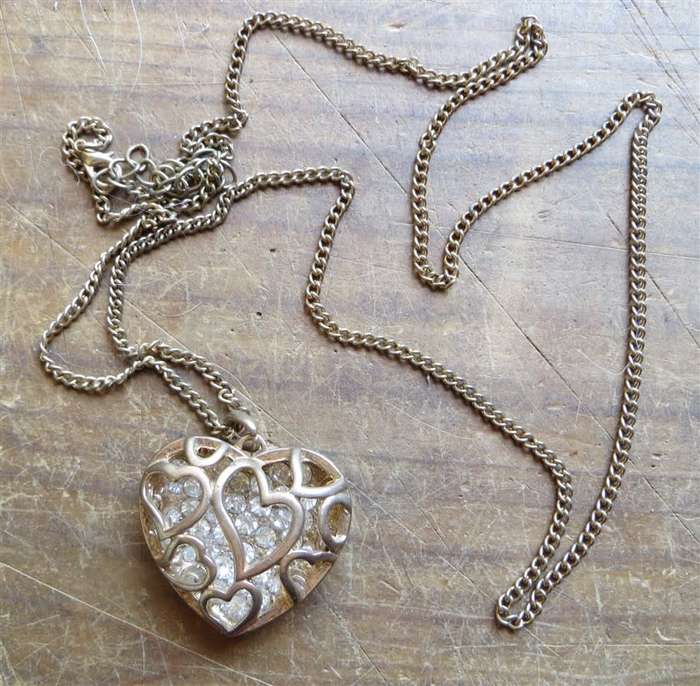 Large Costume Jewellery Necklace & Pendant - Heart fancy